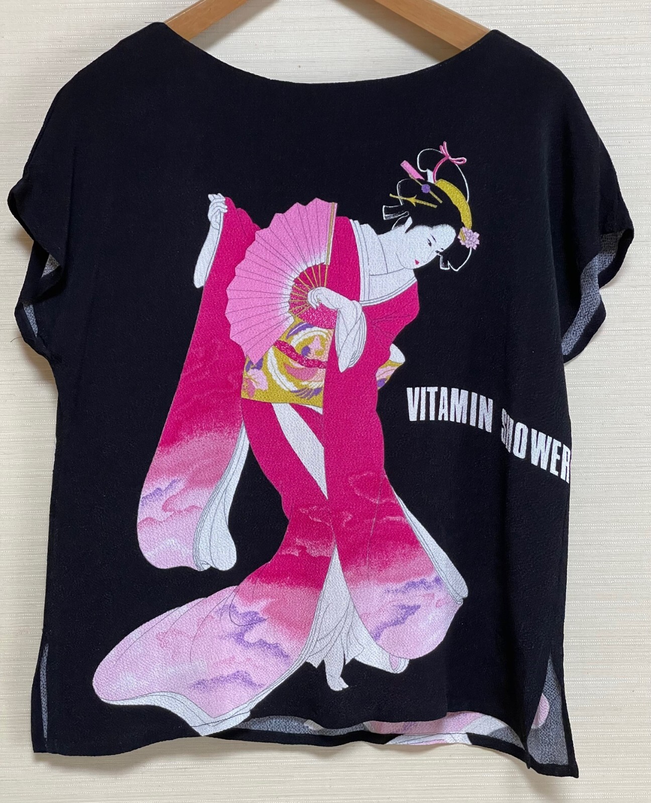 Kyoto Sagami Sakizo Geisha Womans Black Sleeveless Shirt Oblong Neck