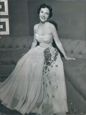 1951 Press Photo Actress Future 1st Lady Nancy Davis Reagan in Formal Dress | eBay 1951 Press Photo Actress Future 1st Lady Nancy Davis Reagan in Formal Dress | eBay