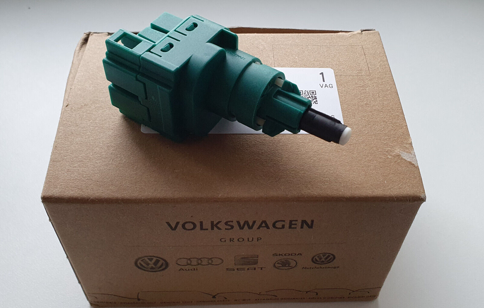 NEW ORIGINAL VOLKSWAGEN AUDI BRAKE LIGHT SWITCH BRAKE SYSTEM