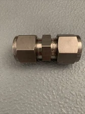 SWAGELOK SS-810-6 STAINLESS STEEL COMPRESSION TUBE UNION 1/2” OD