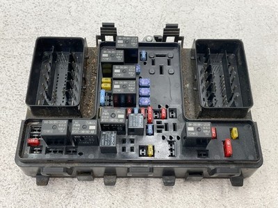 16 17 18 Lincoln MKX Power Distribution Fuse Junction Relay Box Block 1590 OEM
