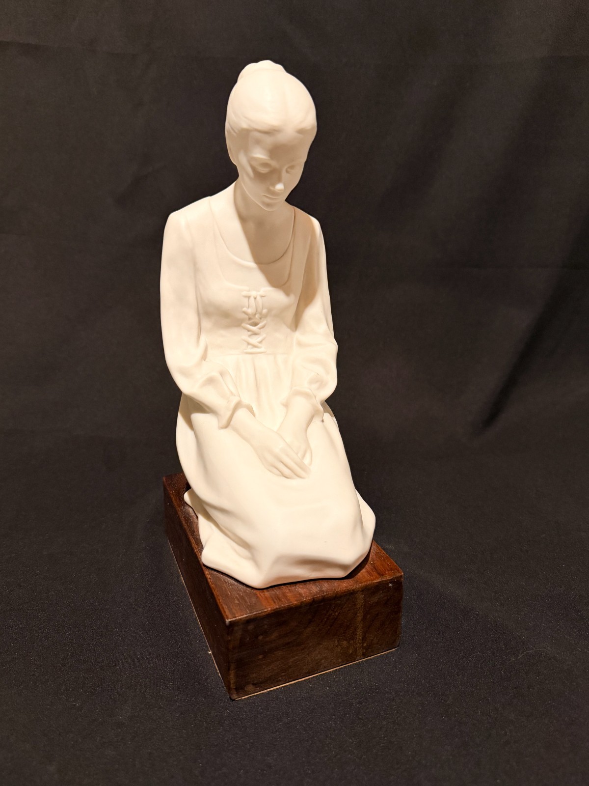 Vintage Dennis Smith Florence Hansen Woman in Prayer Porcelain Figurine Wood Bas