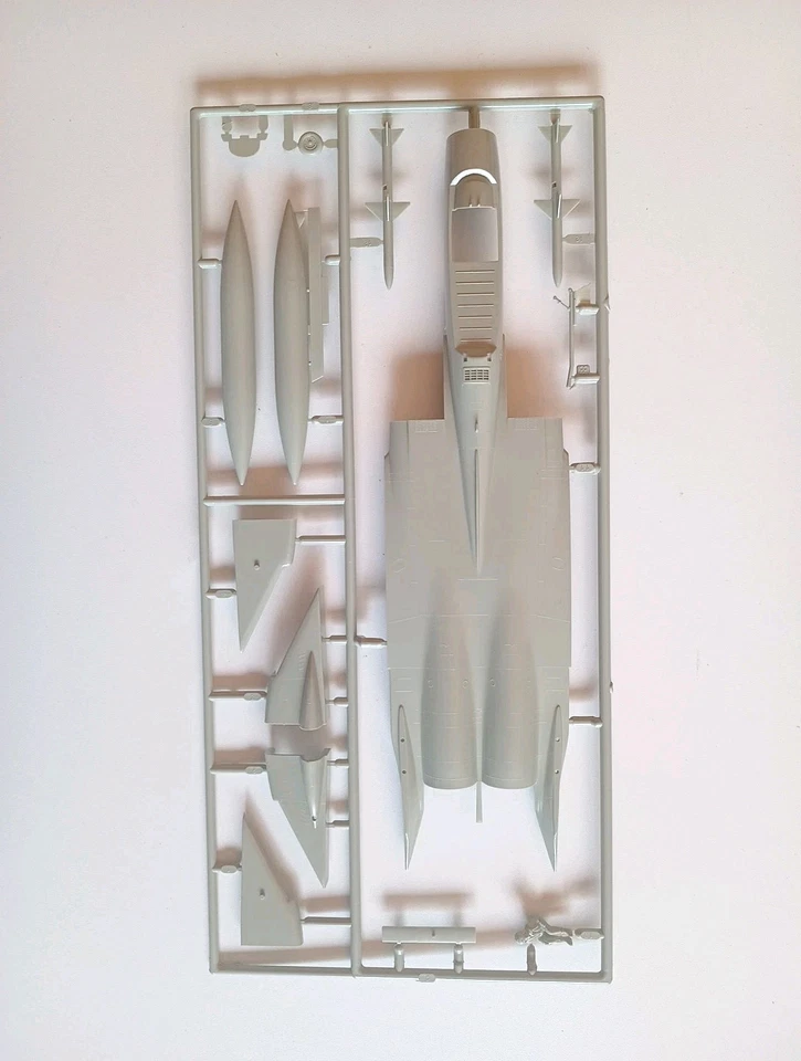 F15 Eagle - Hasegawa n.JS-097 - Model Kit 1/72 - Immagine 4 di 4