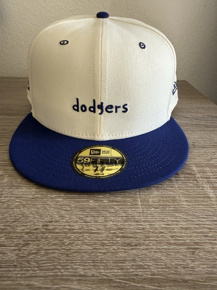 Off White Los Angeles Dodgers X Micah Johnson Script Visera Azul Real Equipada Foto 2 de 4
