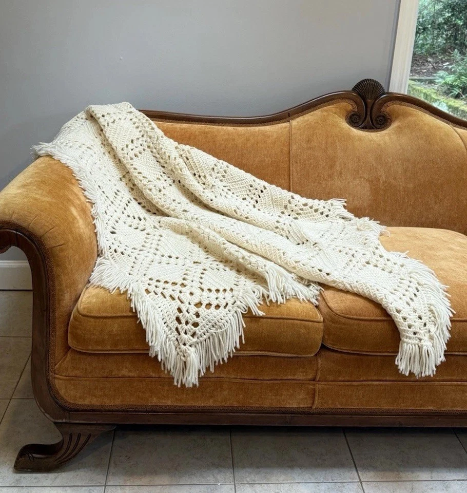 Manta cuadrada de ganchillo Granny Cottagecore de colección marfil crema 55”x46 hecha a mano afgana Foto 3 de 4