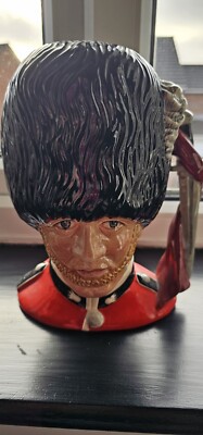 Royal Doulton große Figur Kanne The Guardsman D6755 Ex Con