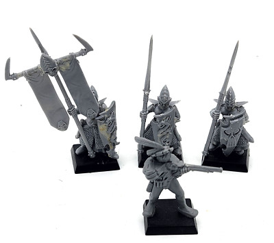 Lot of 4 Warhammer Grey Plastic Figures - Assembled Unpainted