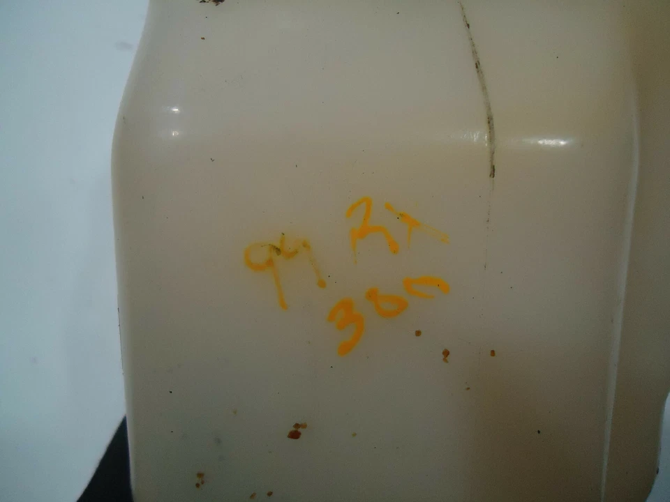 1999 LEXUS RX300 COOLANT RESERVOIR TANK - Изображение 2 из 4