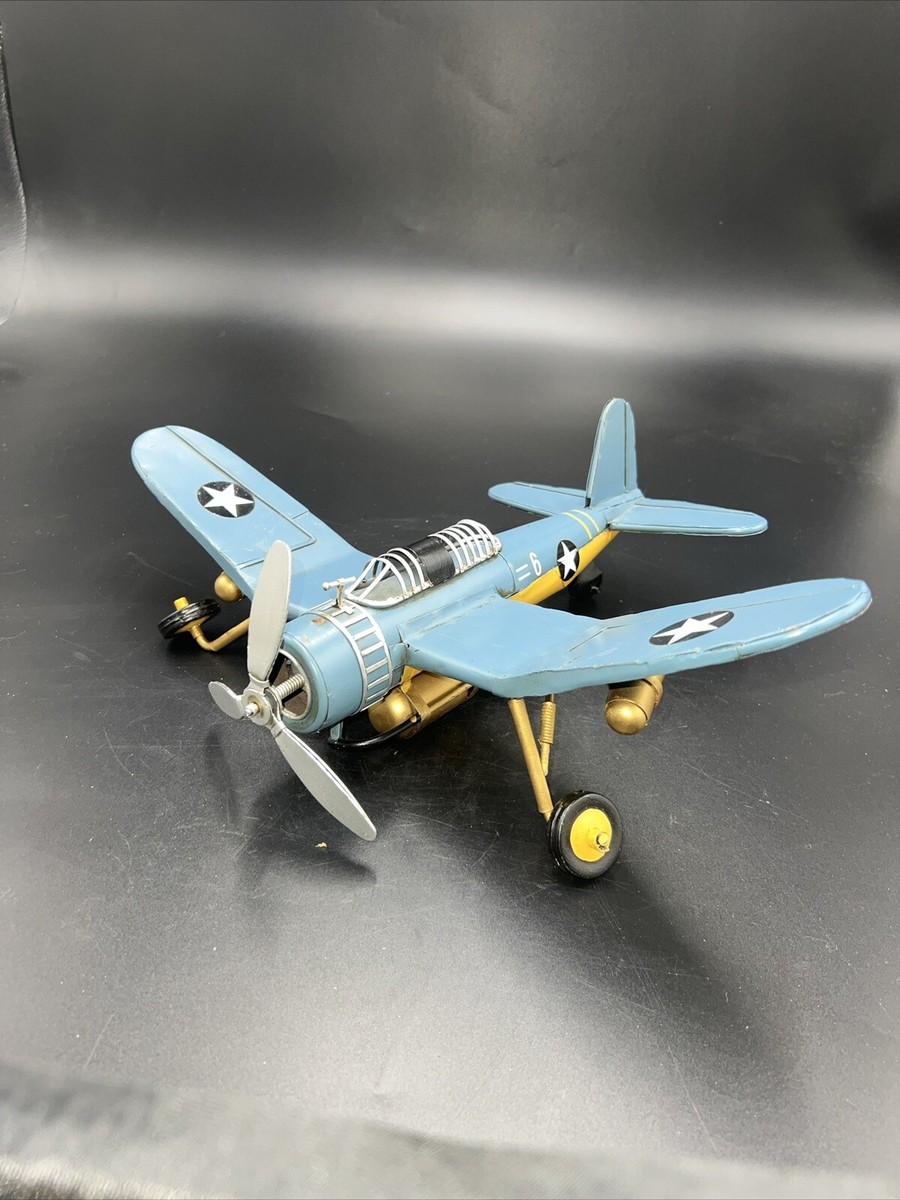 置物 40s vintage plane Europe Delve into the past on a 40 Minute
