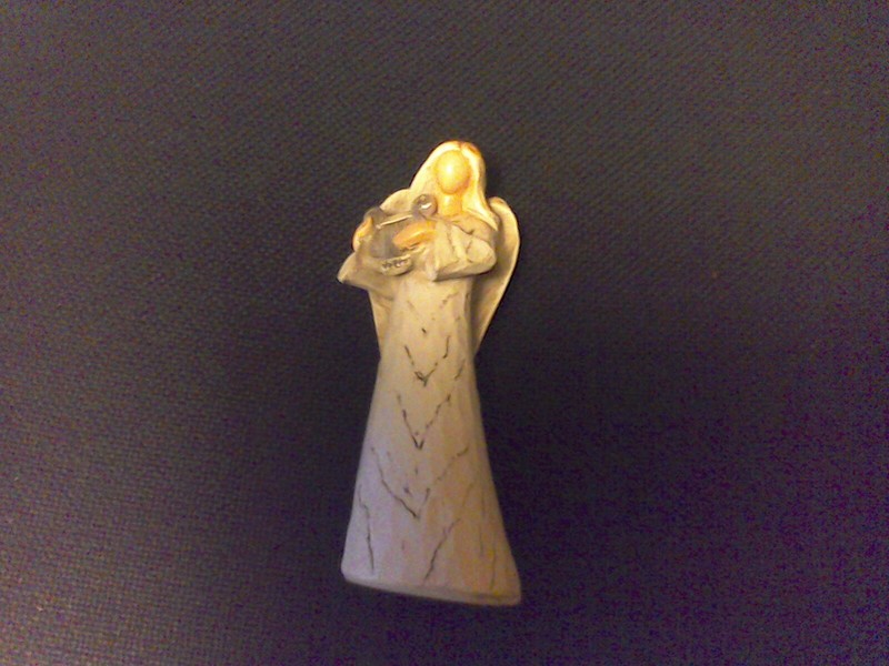 ANGEL STATUE -- HARPIST