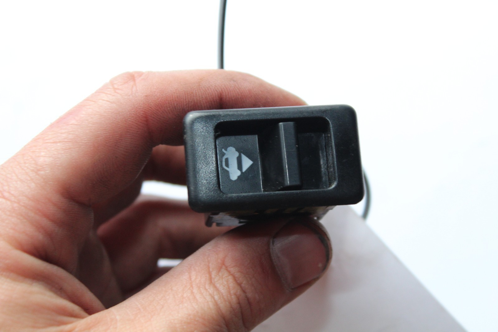 20072011 NISSAN ALTIMA TRUNK POPPER BUTTON SWITCH 3795 eBay