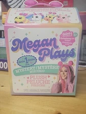 Megan plays mystery box series one, 1 pet Basic fun