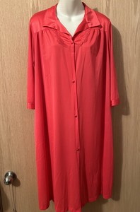 Vanity Fair Womens Nightgown Medium Pink Robe Long Sleeve Buttons Nylon 