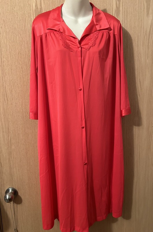 Vanity Fair Womens Nightgown Medium Pink Robe Long Sleeve Buttons Nylon 