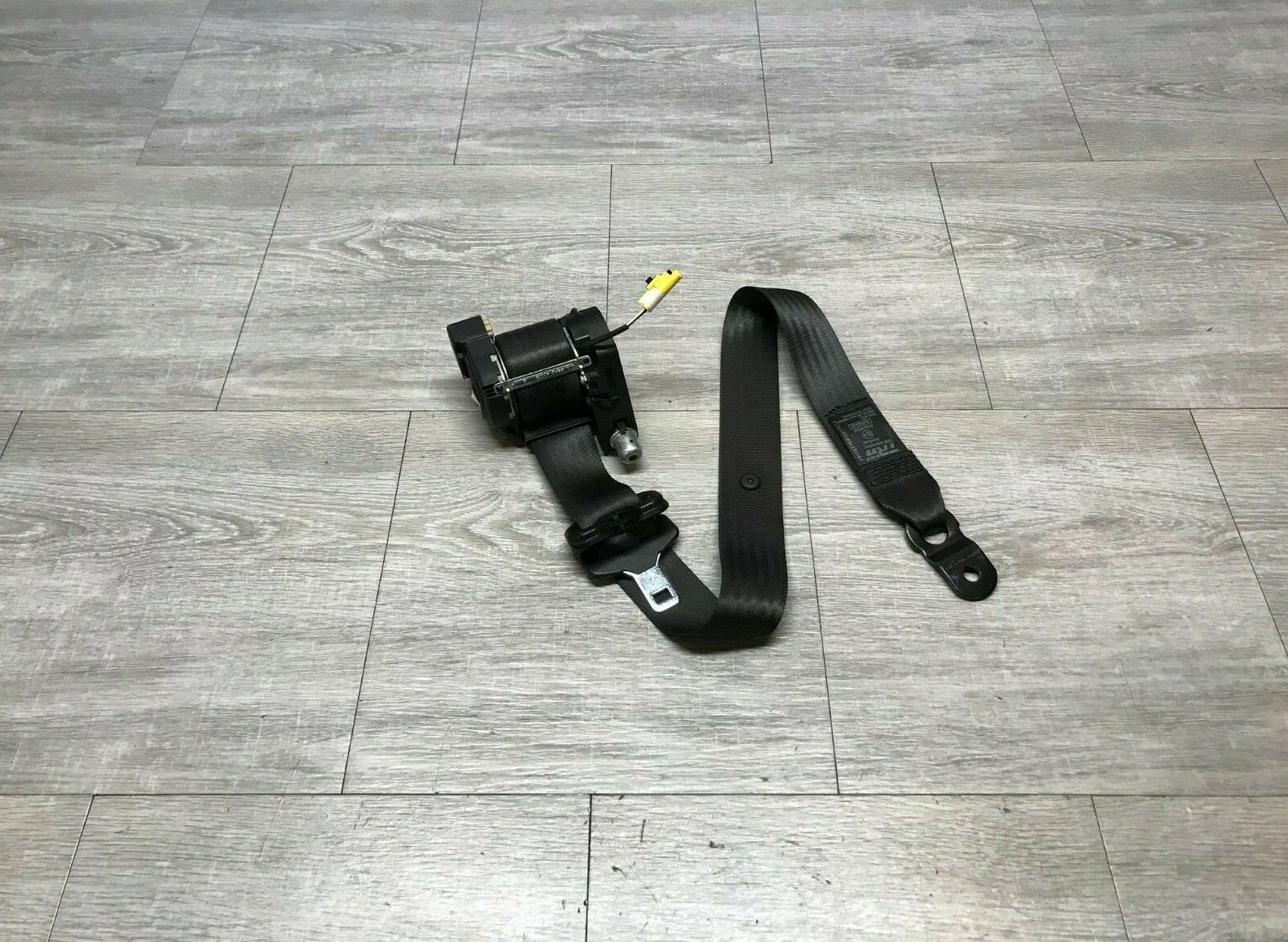 2004-2008 Maserati Quattroporte Front Seat Safety Belt Retractor Right Side