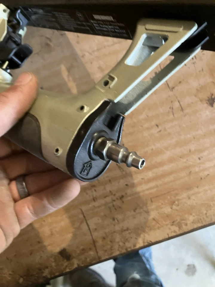 Pistola de clavos neumática Surebonder Foto 3 de 4