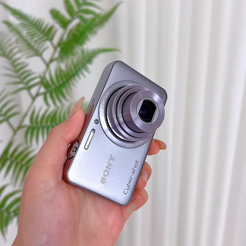 SONY CyberShot DSC-WX70 (良品） SONY Cyber-shot DSC-WX70 16.2MP Digital Camera English Language