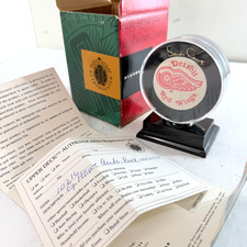 Gordie Howe Rookie Cards and Autographed Memorabilia Guide 30