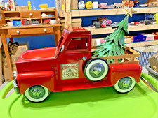 Handmade Iron Metal Decorative Red Farm Fresh Christmas Tree Truck