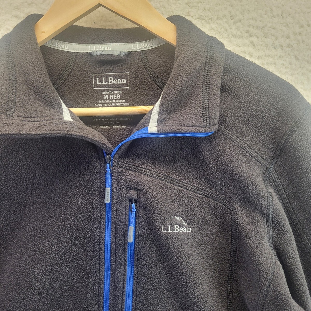 LL Bean Slightly Fitted 1/4 Zip Sweater Mens Medium Black LL Bean Slightly Fitted 1/4 Zip Sweater Mens Medium Black