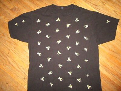 VICTORIA BECKHAM BEES T SHIRT Available at Target Promo Bumblebees All Over XL