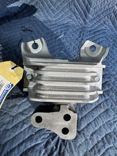 Aislador de montaje de transmisión original Mopar 2011-20 Doge Journey OEM 05147129AD