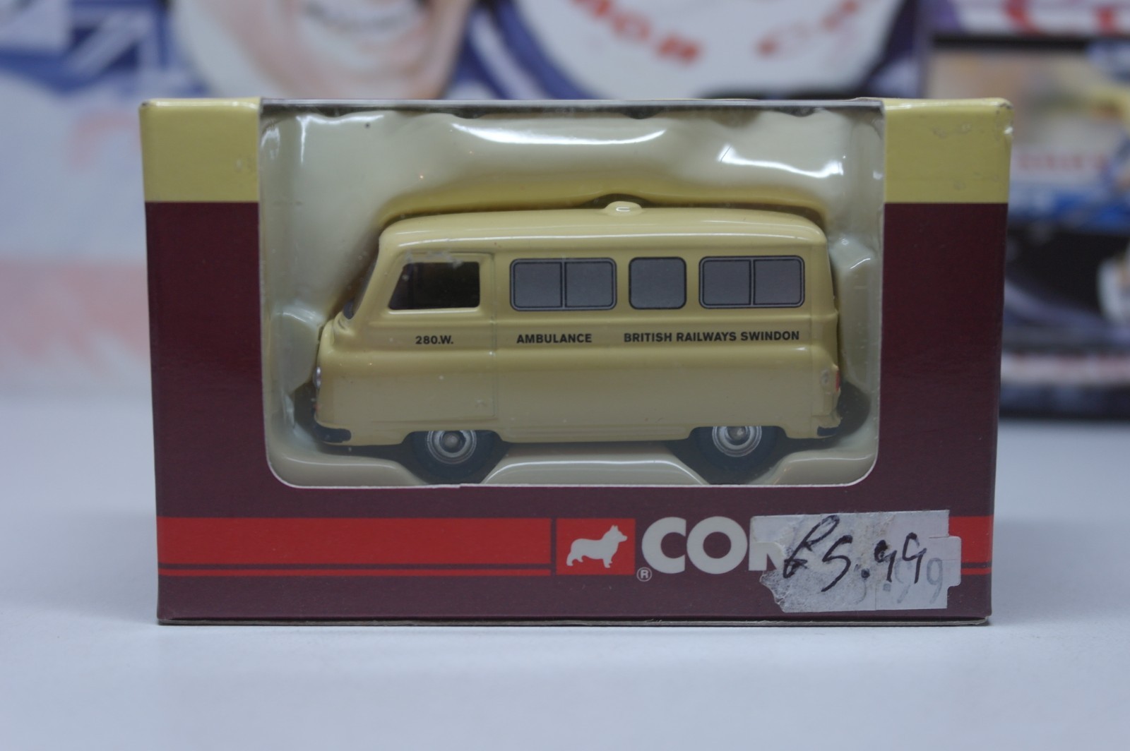 CORGI TRACKSIDE - AUSTIN J2 AMBULANCE SWINDON - 1/76 SCALE / 00 GAUGE DG202000