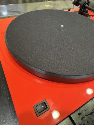 Music Hall mmf-2.1 Belt Drive Turntable Red/Black 33.3/45RPM RCA