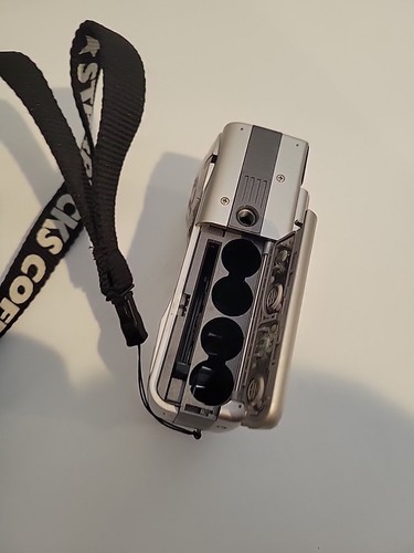 Minolta DiMAGE E201 2.3MP Digital Camera Japn +Case, Very Good Working Condition - Picture 7 of 7