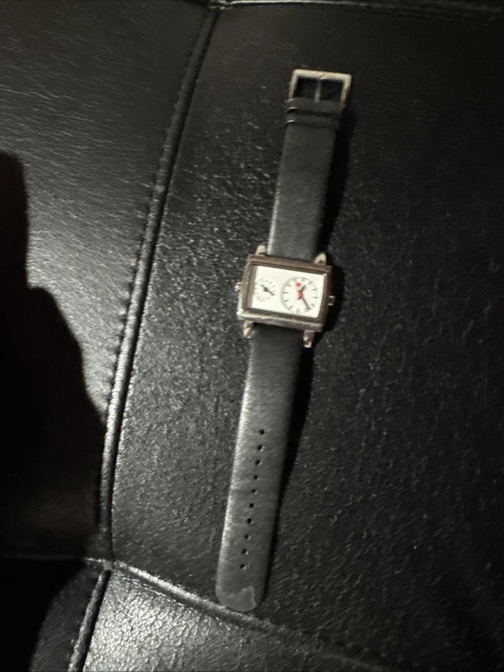 Reloj Berny Titanio - Mondaine Swiss Railroad Homenaje Foto 2 de 3