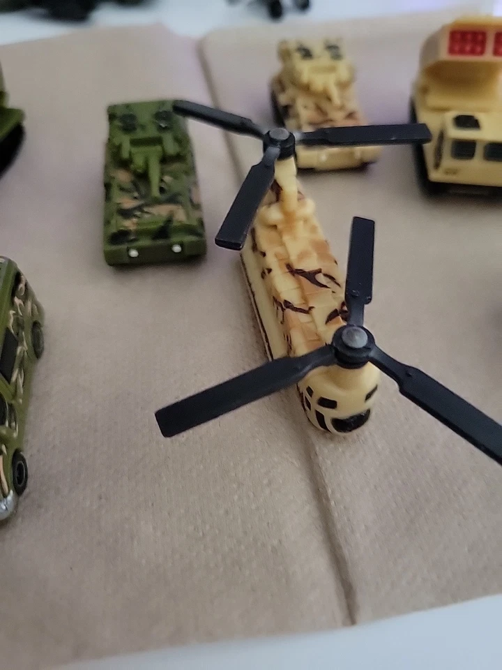 7 Pcs 1997 Mattel Hot Wheels Planet Micro Tank Helicopters MRLS Micro Machines - Image 3 of 4