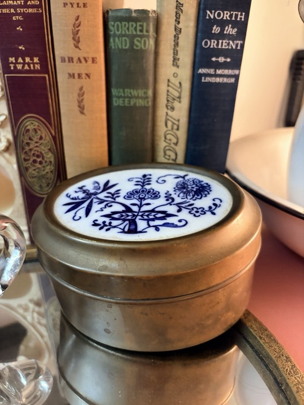 Round Metal Porcelain Decorative Box Bronze White Blue Floral Lid 5x4x3 Used