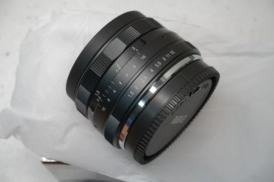 Lente Meike 25 mm f/1,8 enfoque manual APS-C para Sony E-Mount/Canon EF-M/MFT-Mount Foto 3 de 4