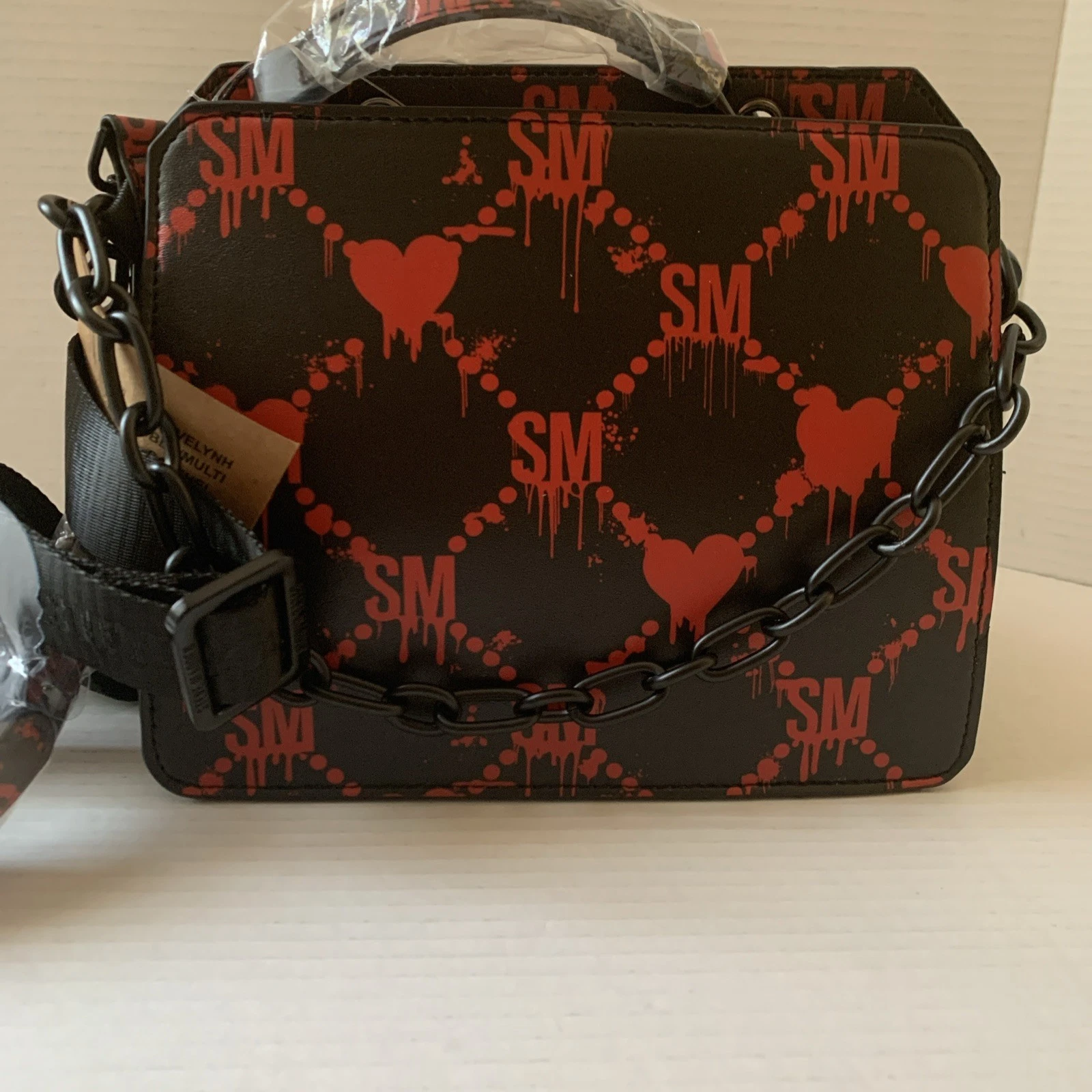 Steve Madden Bevelyn Bleeding Hearts Satchel Crossbody Bag Air Pod Case NEW