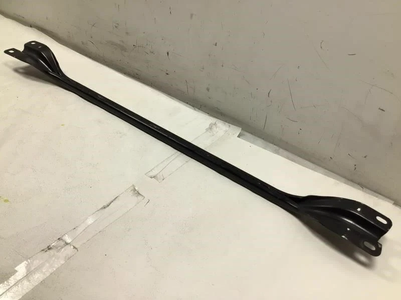 Barra transversal de torre de puntal delantero Ford Explorer XLT 2011 2015 de fábrica Foto 2 de 4