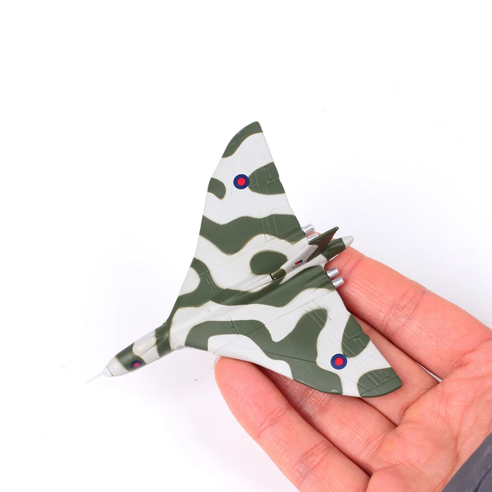 9.5cm Corgi Avro Vulcan Bomber Aircraft Plane Model Military Toy CS90649 - Image 4 of 4