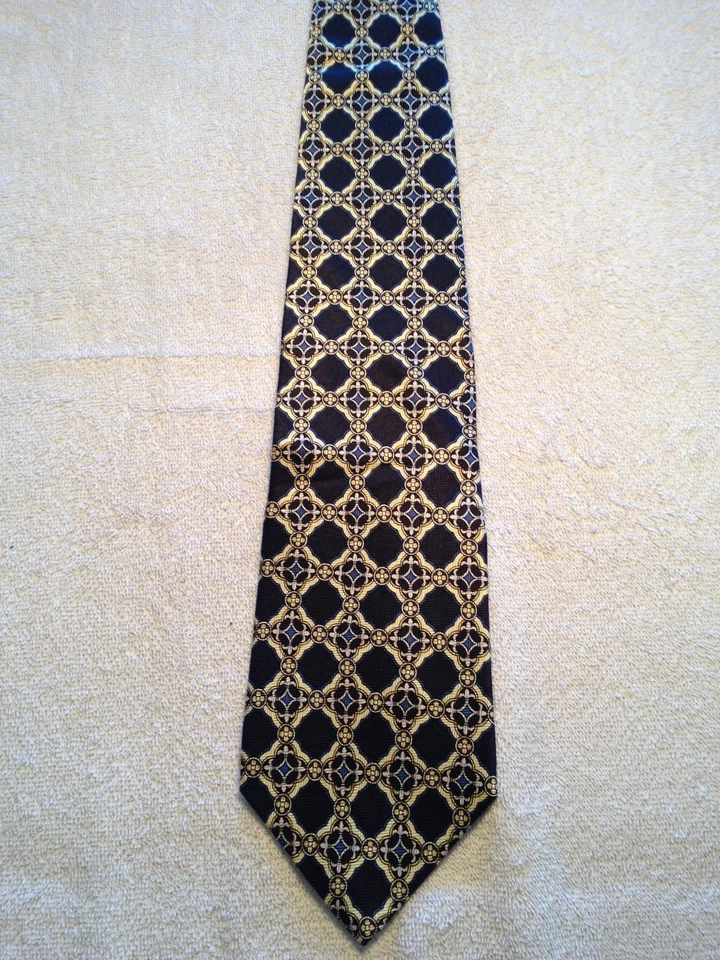 GIVENCHY MENS TIE BLACK WITH GOLD BLUE 4 x 59 - Image 3 of 4