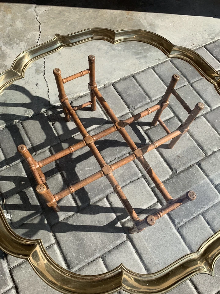 Mesa de centro de vieira Baker Hollywood Regency patas de bambú sintético. Foto 2 de 4