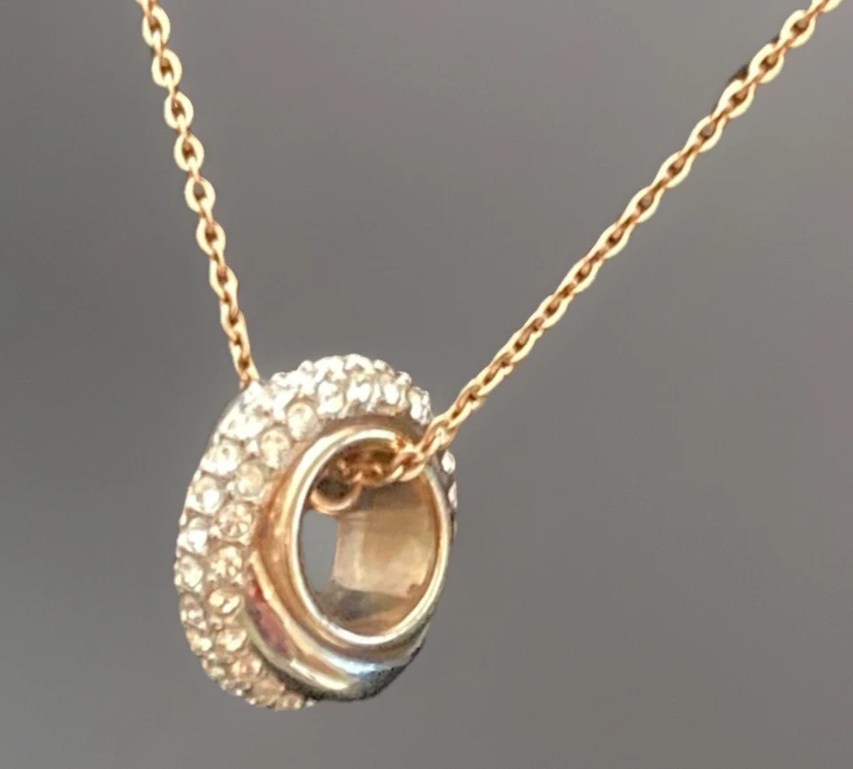 Collar colgante de cristal triple círculo oro rosa Swarovski Foto 3 de 4