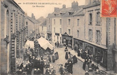 Old postcard 44 SAINT ETIENNE DE MONTLUC / LE MARCHE