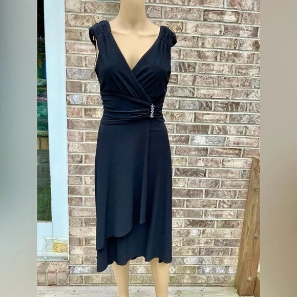 Vestido formal midi drapeado negro con estrás para mujer talla 8 Foto 2 de 4