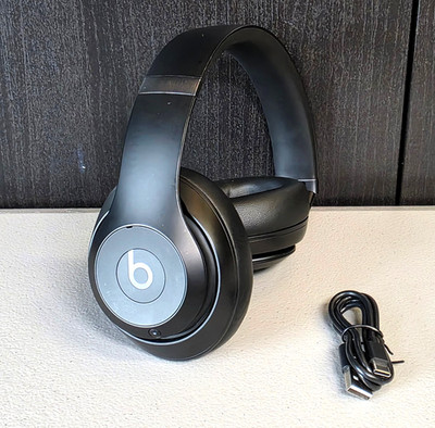 Beats Studio Pro Wireless Bluetooth Headphones in Black - Tested, Works Great!