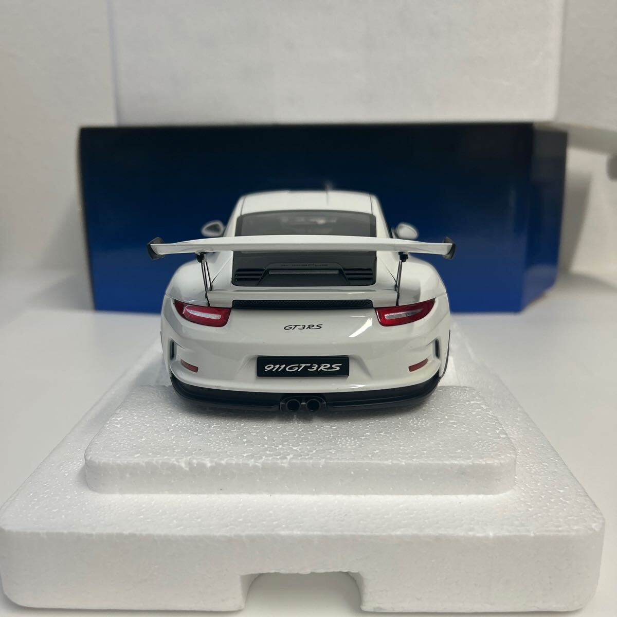 AUTOart 1 18 PORSCHE 911 991 GT3 RS White Dark Grey Wheels AUTOart 1 18 PORSCHE 911 991 GT3 RS White Dark Grey Wheels