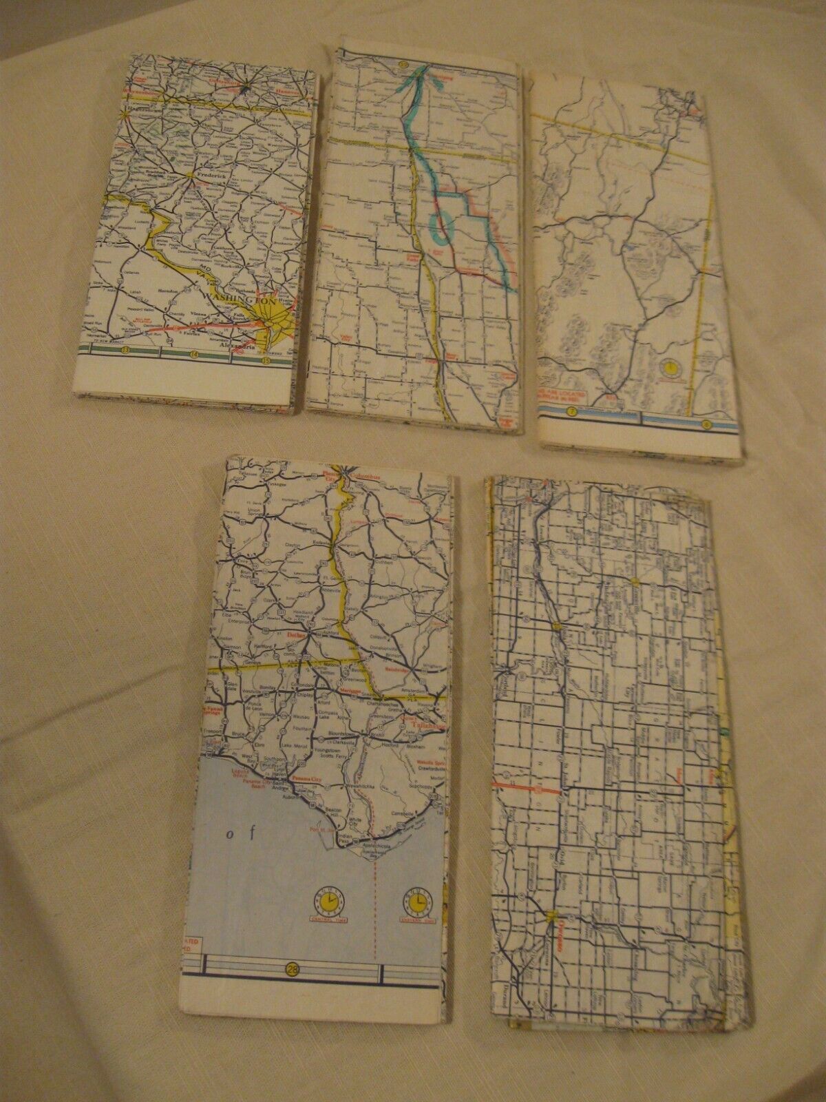 GROUP OF 21 VINTAGE ROAD MAPS OF UNITED STATES