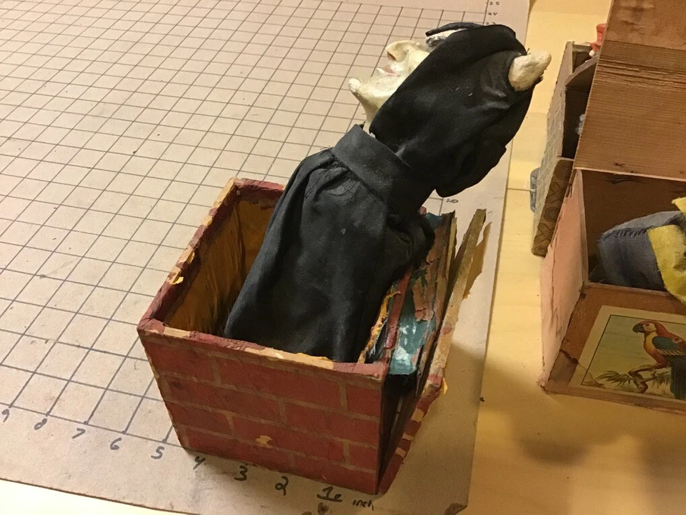 Original Litho Jack in the Box Toy Unusual - Devil Man -  - Image 2 of 4