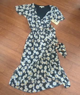 Rewind Black With Floral Daisy Print  V-Neckline, Flutter Sleeves Dress XS. NWT