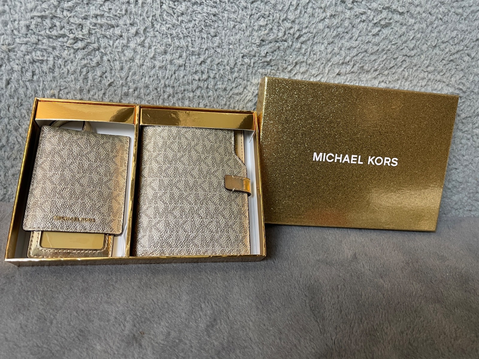 Tag Pale Gold Monogram Travel Set
