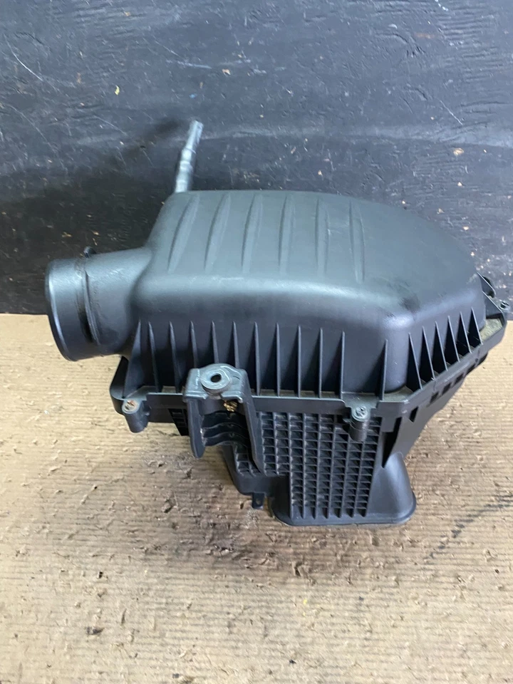 2011-2019 Chrysler 300 Dodge Challenger Charger Engine Air Filter Box S3562 DG - Image 4 of 4