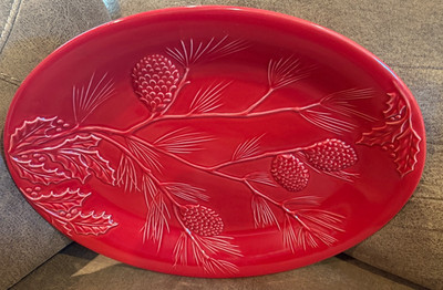 Lenox RUSTIC BERRY 16'' Red OVAL SERVING PLATTER - Embossed XMAS HOLLY & PINECONE