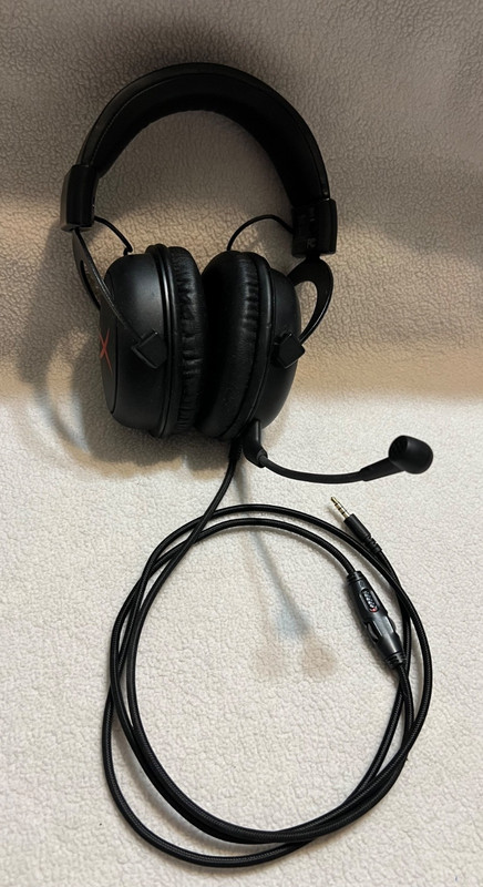 Used HYPER X Cloud HX-HSCC-2-BK/WW Gaming Headset with Microphone Kingston